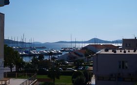 Apartments And Rooms By Auro